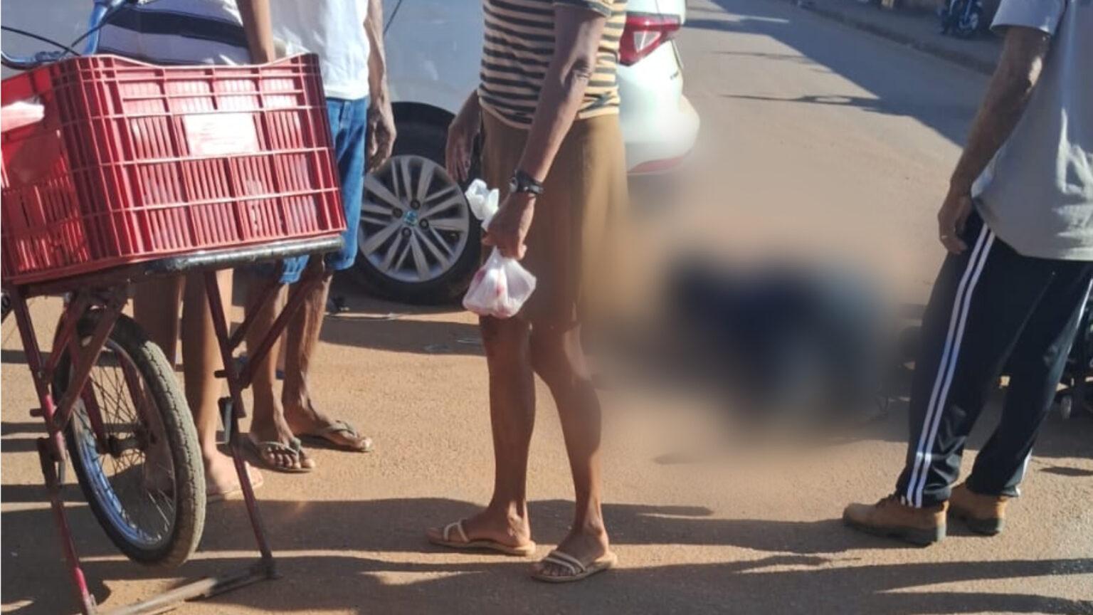 Carro avança cruzamento e deixa motociclista ferida em Marabá