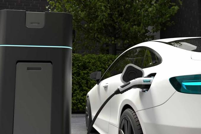 Carros elétricos dão mais enjoo? Entenda o motivo dessa sensação