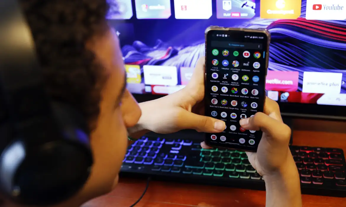 Especialistas alertam que crianças não podem ser “produto” das redes