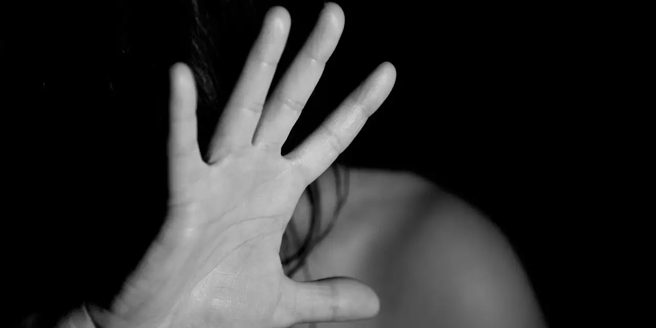 Mulher é espancada até a morte após se recusar a sair com traficante