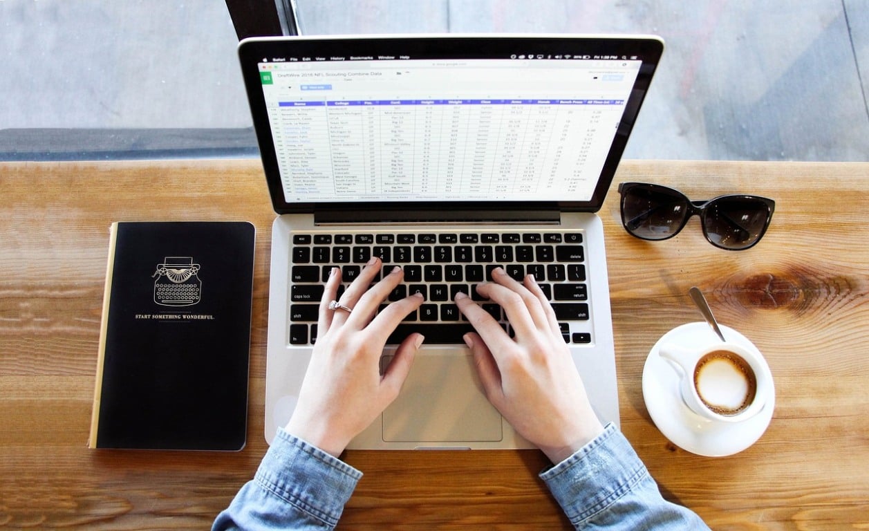 Até R$ 9.500 de salário: feira gratuita abre inscrições para jovens talentos