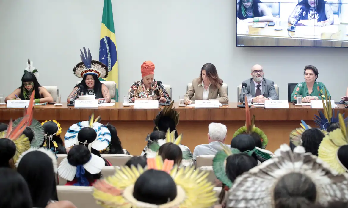 Brasil monitora direitos de indígenas e mulheres em metas da COP30