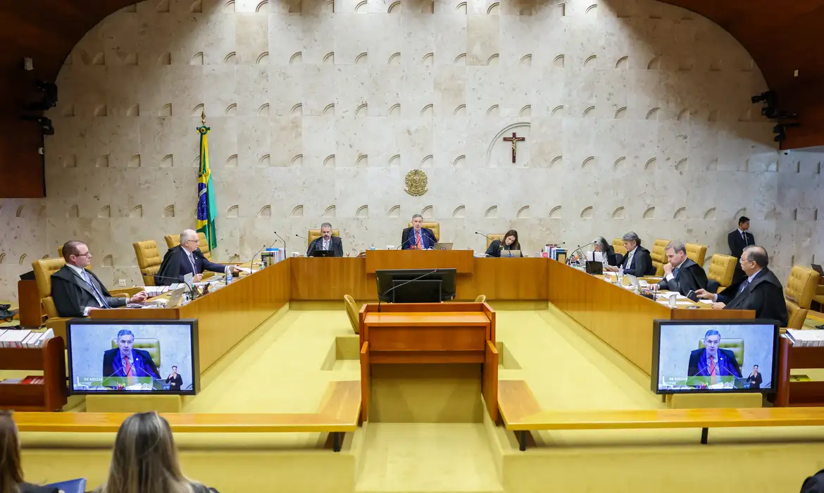 Barroso e Fux discutem em sessão do STF: “Não está sendo fiel aos fatos”