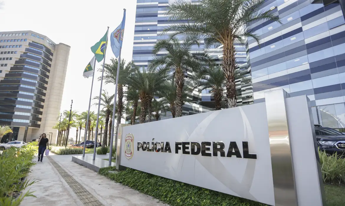 Grupo criminoso no setor de combustíveis é alvo de operações da PF