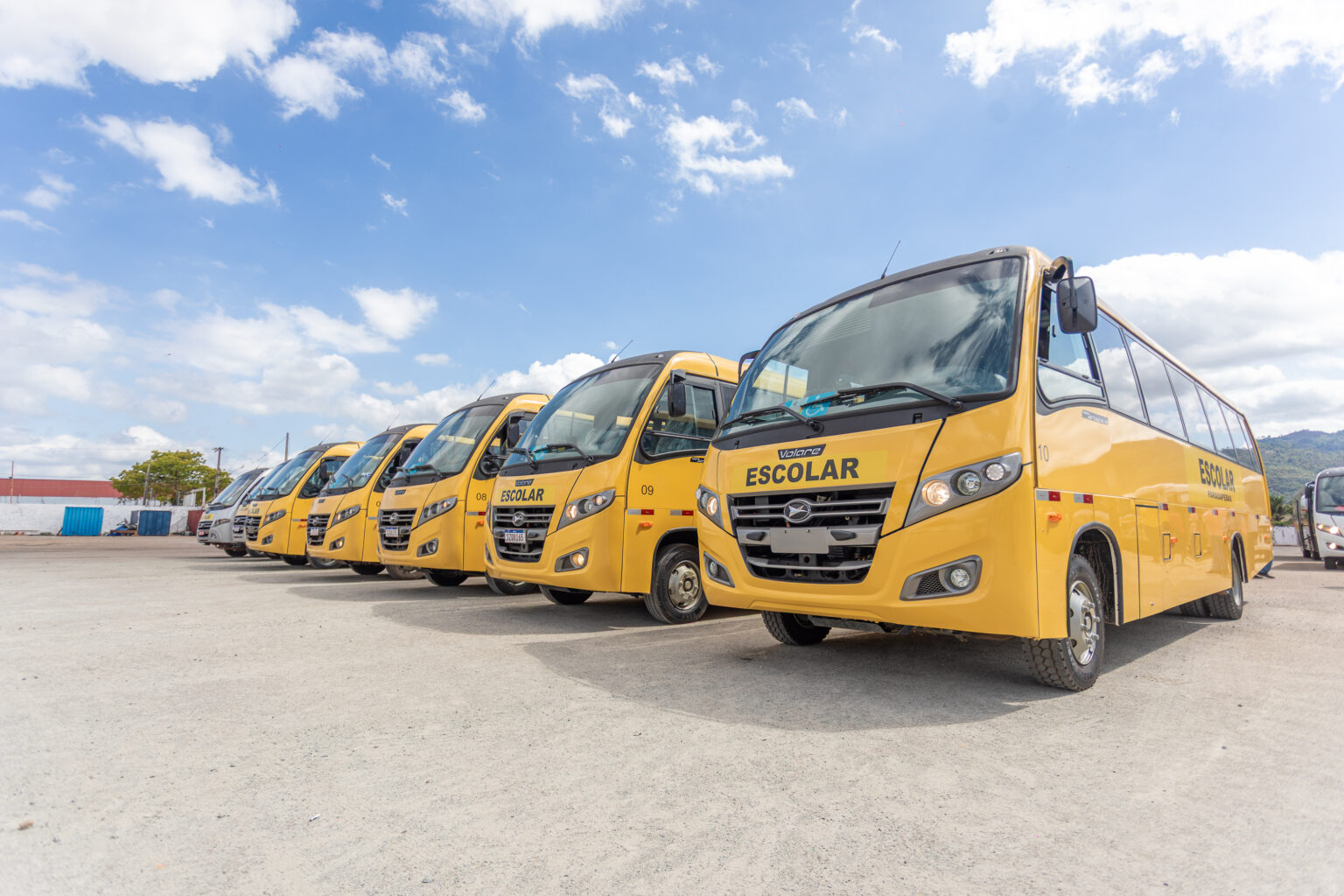 Prefeitura de Parauapebas entrega nova frota de ônibus escolar