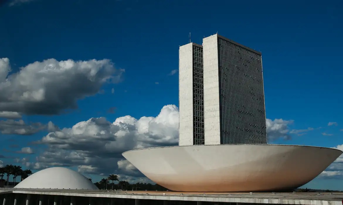 Câmara pode pautar projeto contra ‘adultização’ de crianças nas redes
