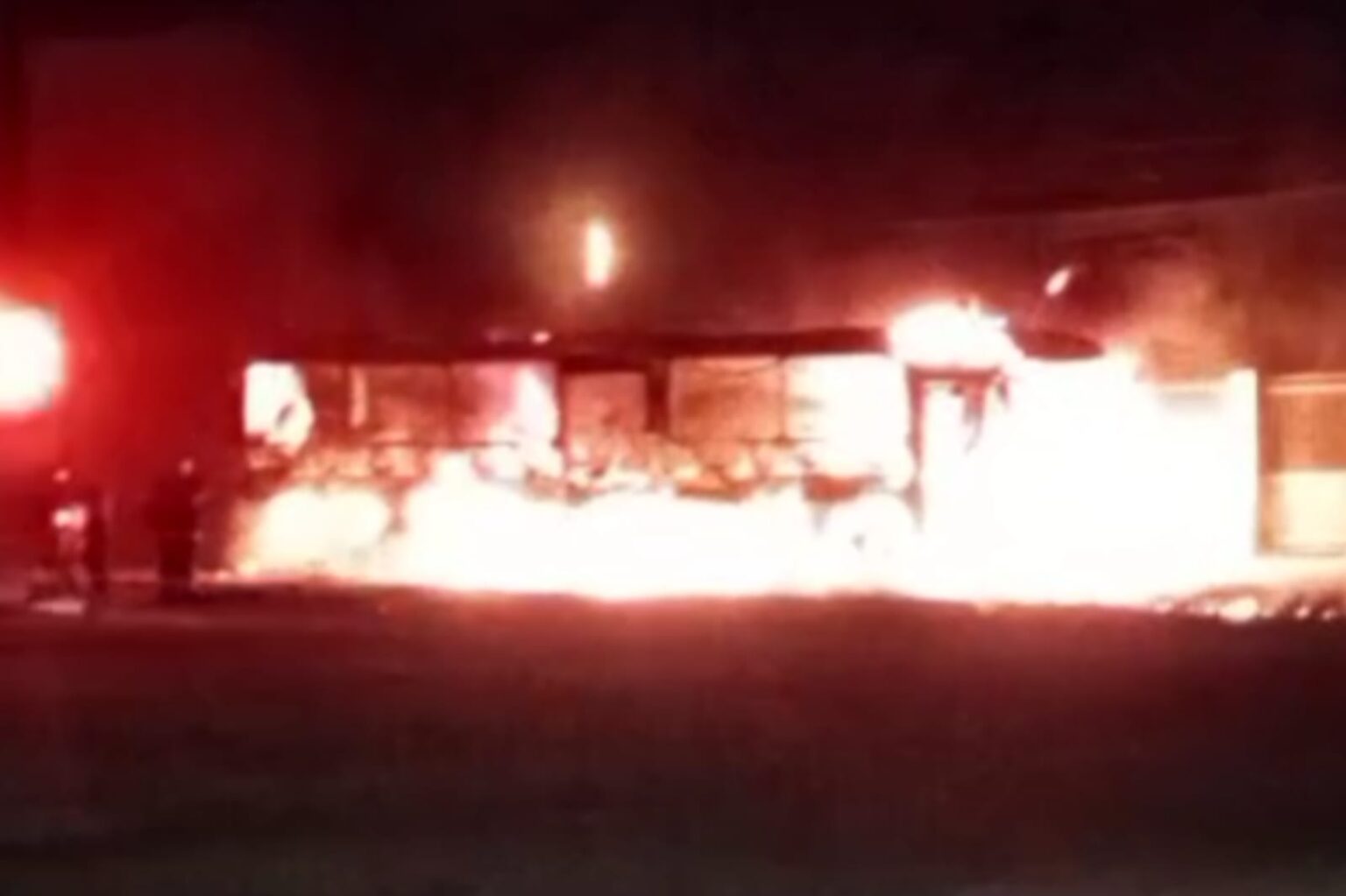 VÍDEO: Ônibus é destruído por incêndio em Marabá
