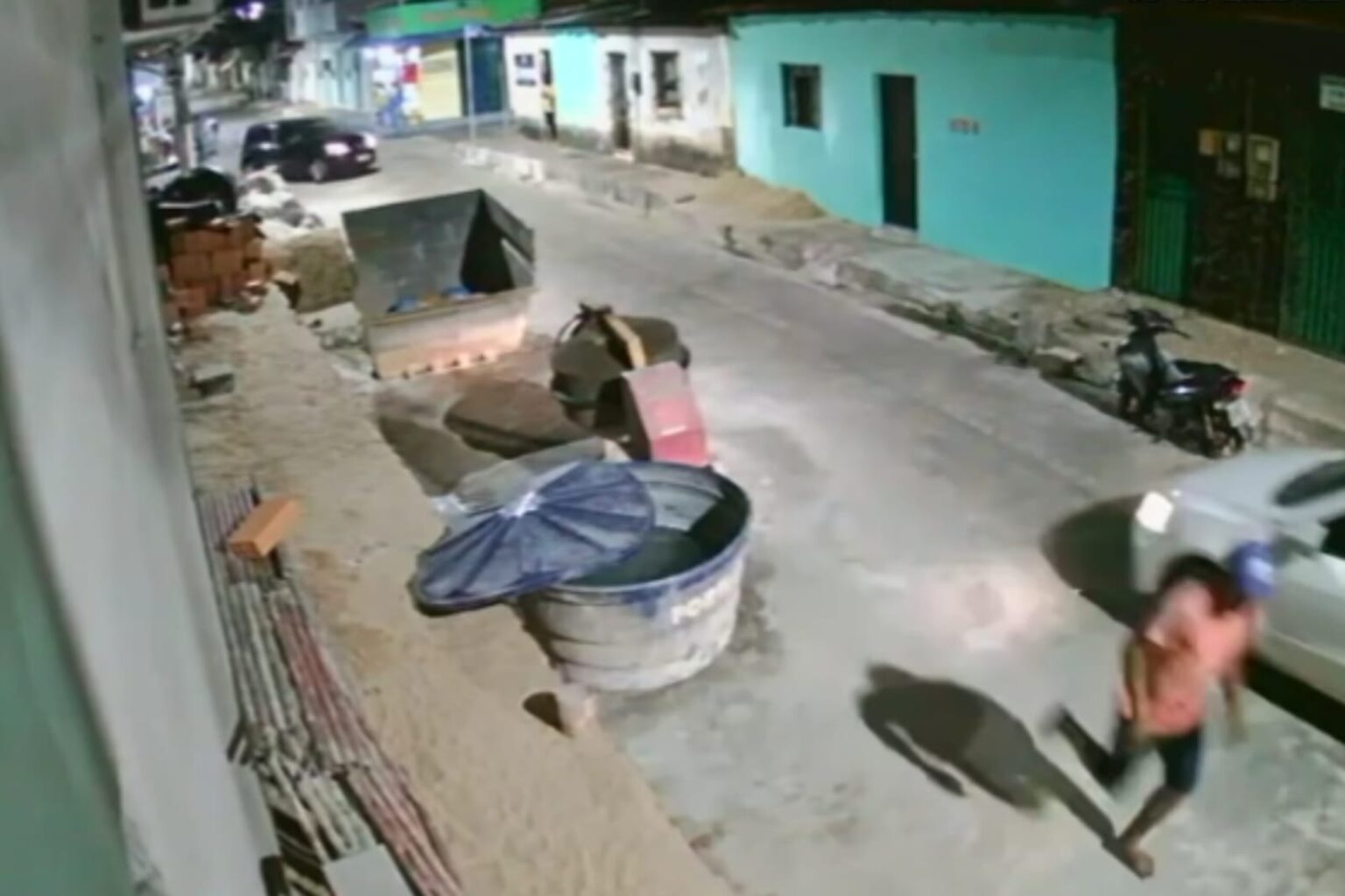 Câmera de segurança flagra homem sendo perseguido e morto a tiros em Marabá