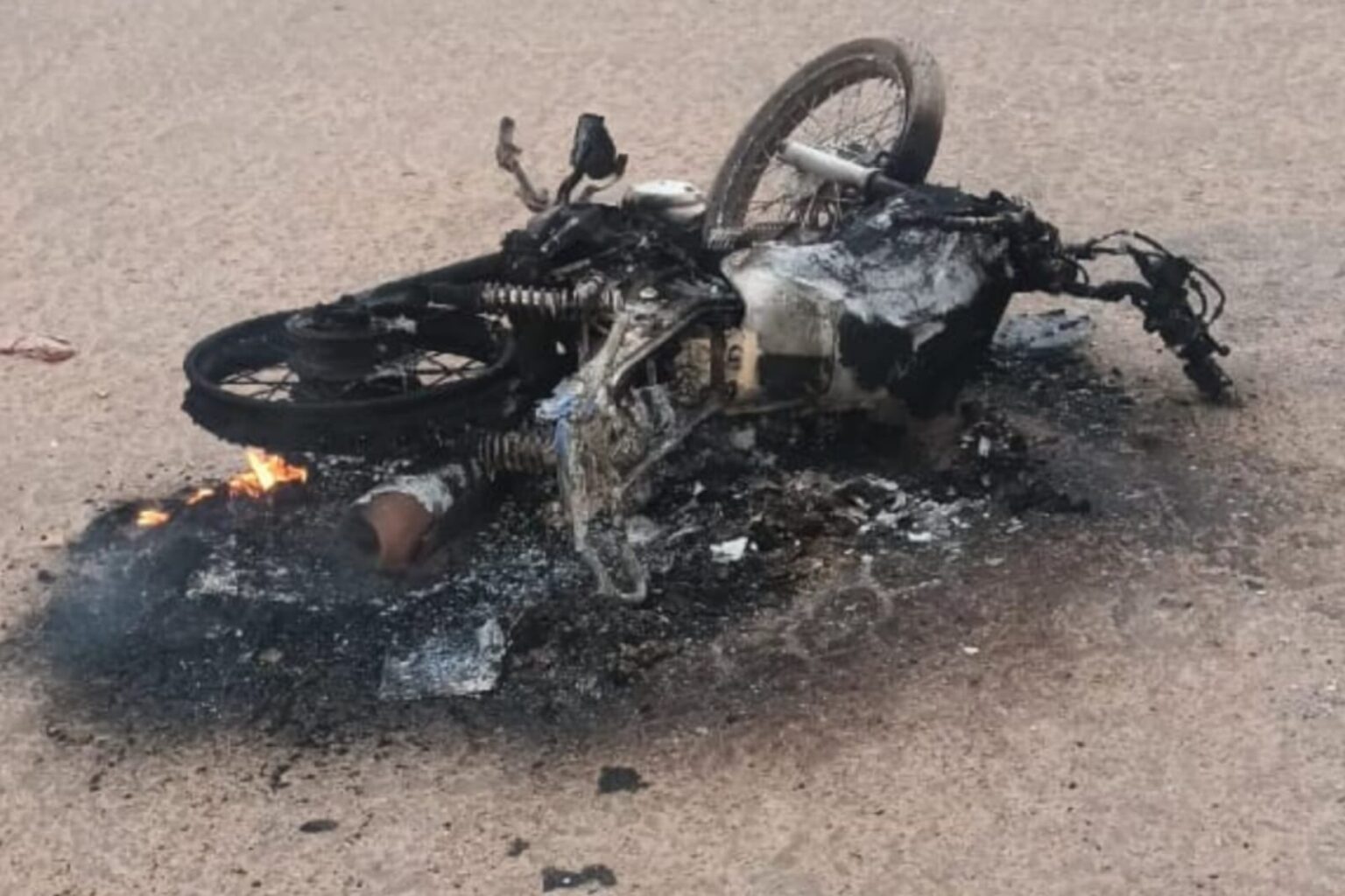Motocicleta é incendiada entre as Folhas 11 e 12, em Marabá