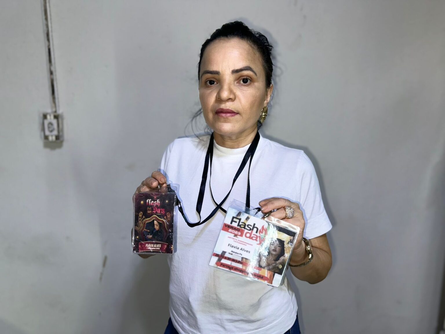 VÍDEO: Mãe de Flávia Alves justifica críticas à defesa e reafirma pedido de Justiça