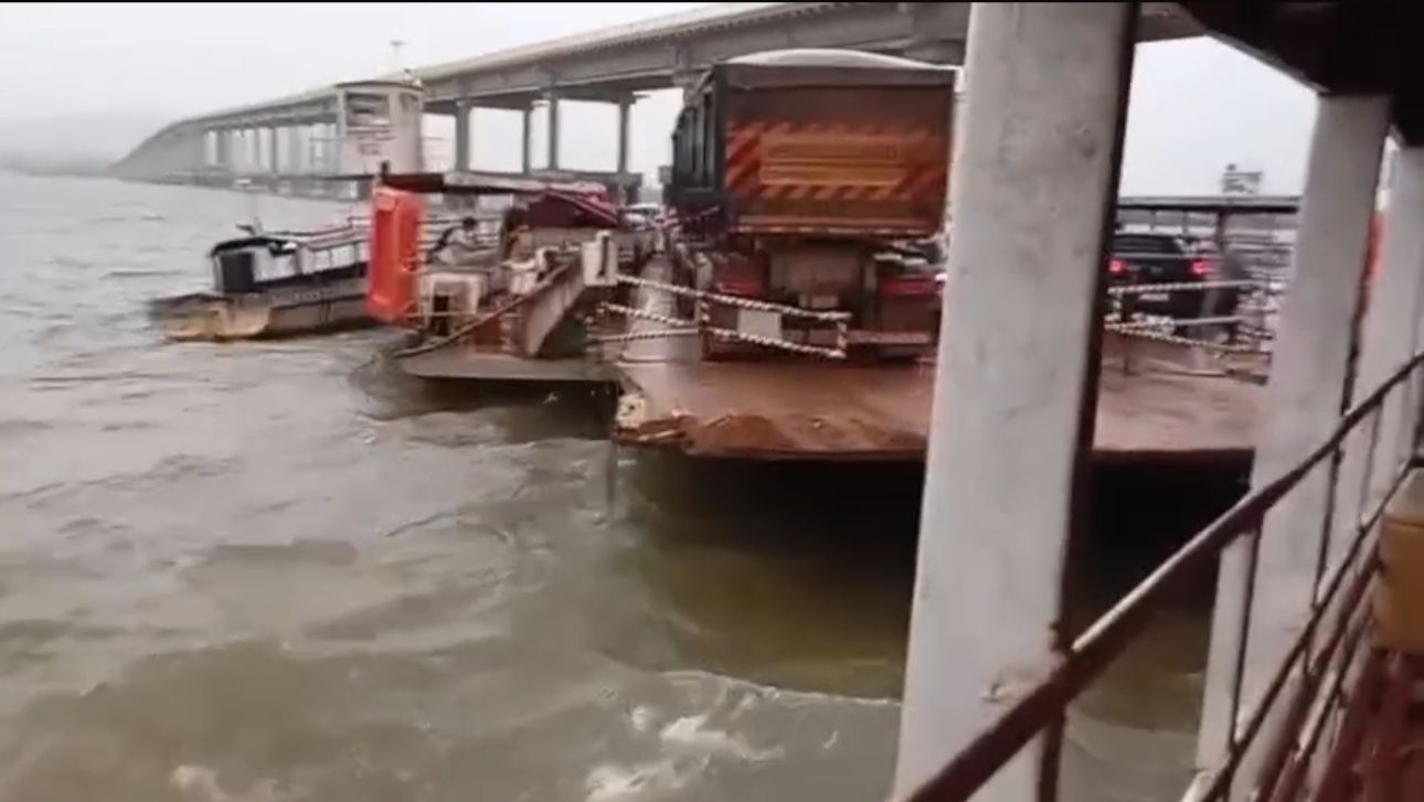 Temporal provoca colisão entre balsas no Rio Araguaia, entre Pará e Tocantins