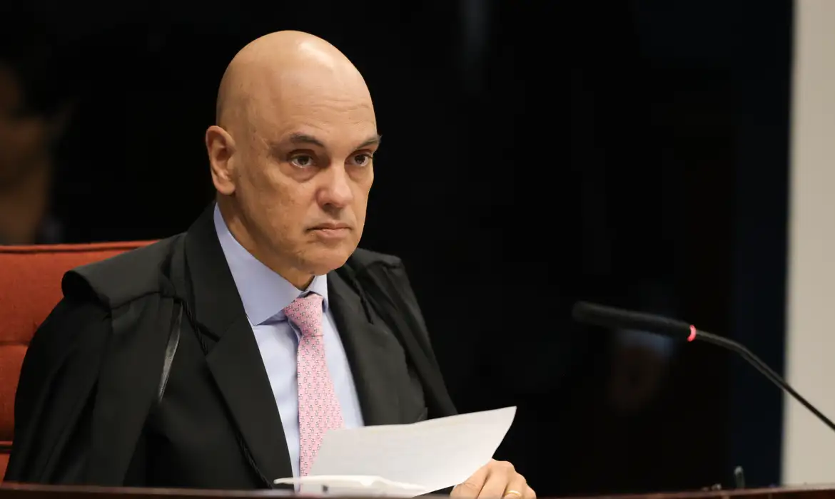 Moraes aponta Bolsonaro como líder de atos da tentativa de golpe