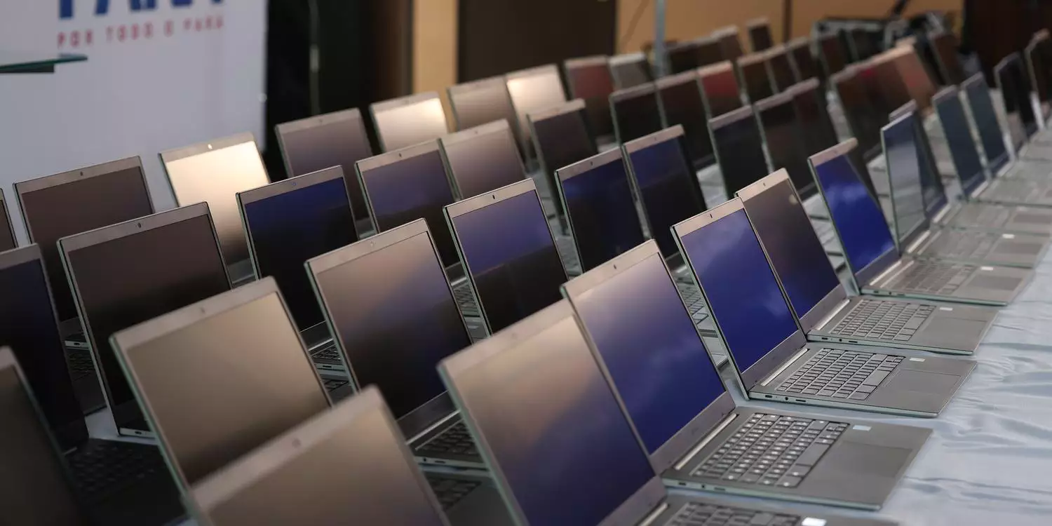 Estado entrega mais de 17 mil Chromebooks para as escolas da rede pública estadual