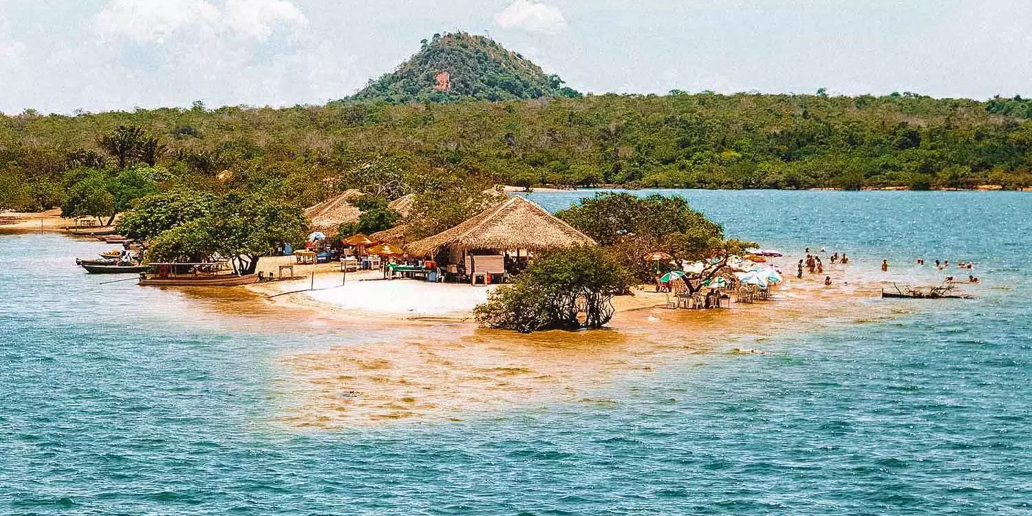Jornal britânico elege praia paraense como a mais bonita do Brasil; saiba mais