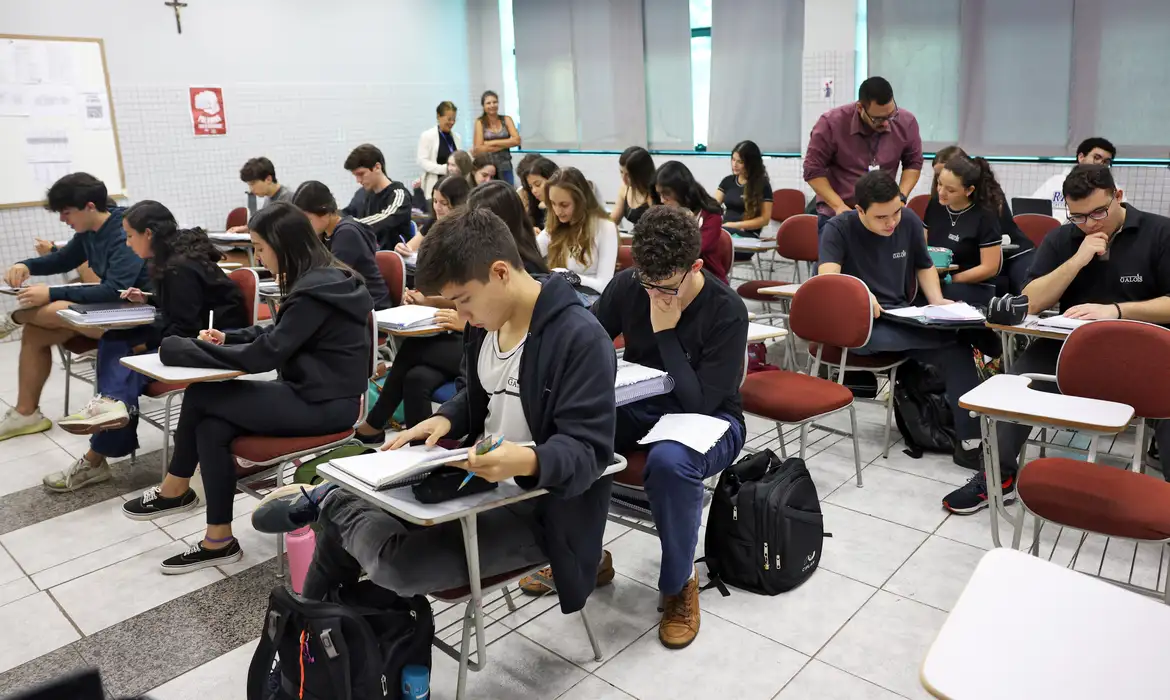 Fies/2025: MEC define regras para oferta de vagas remanescentes