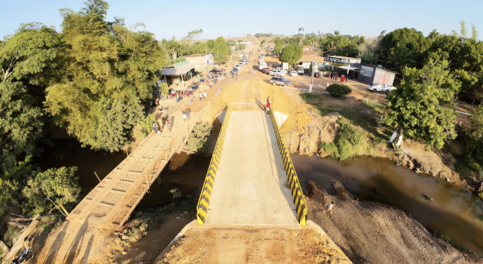 Prefeito entrega ponte de concreto e assina ordens de serviço para mais duas pontes em Itupiranga