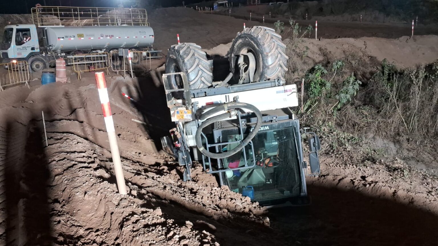 Recicladora de cimento tomba em obra de ponte em Marabá
