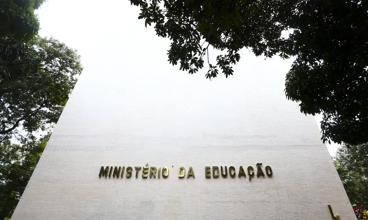 Veja a lista de cursos superiores semipresenciais autorizados pelo MEC