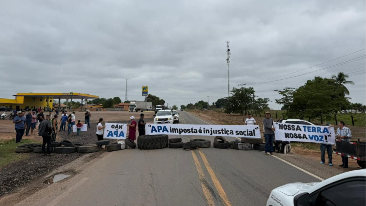 Manifestação bloqueia BR-222 em protesto contra criação de Área de Proteção Ambiental em Bom Jesus do Tocantins