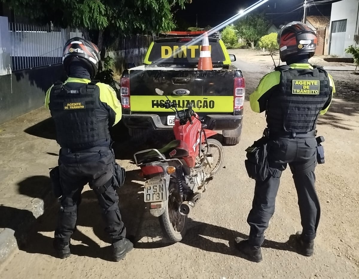 DMTU apreende motocicleta clonada e conduz condutor sem CNH à delegacia em São Domingos do Araguaia
