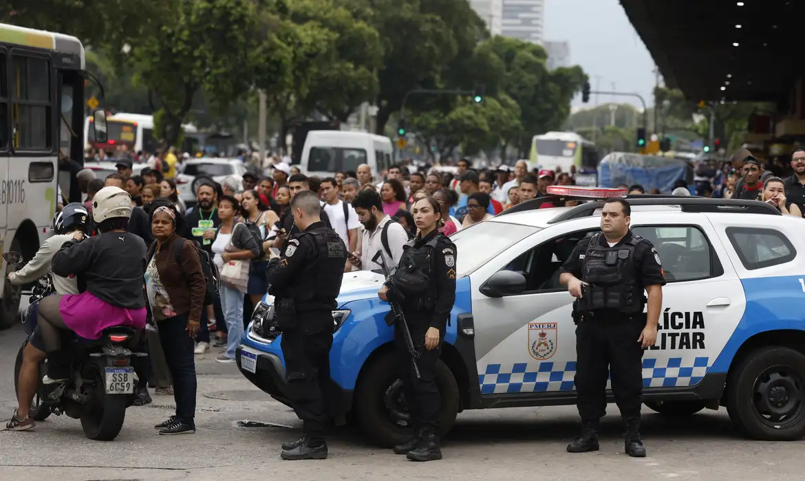 Megaoperação no Rio de Janeiro deixa mais de 60 mortos