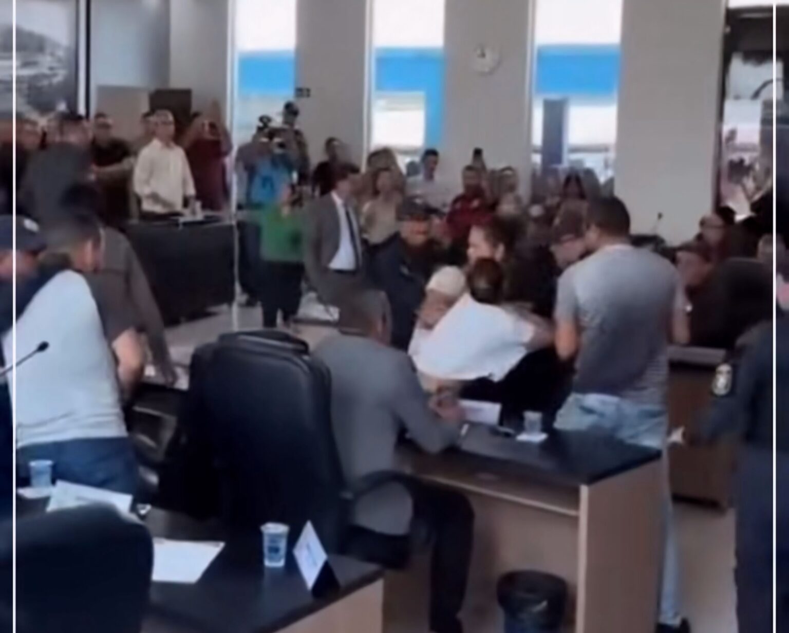 Confusão generalizada toma conta da Câmara de Vereadores de Castanhal durante sessão