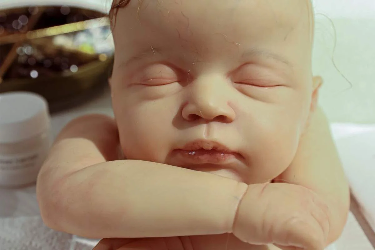 Mulher leva bebê reborn “com gripe” para UPA, que nega atendimento