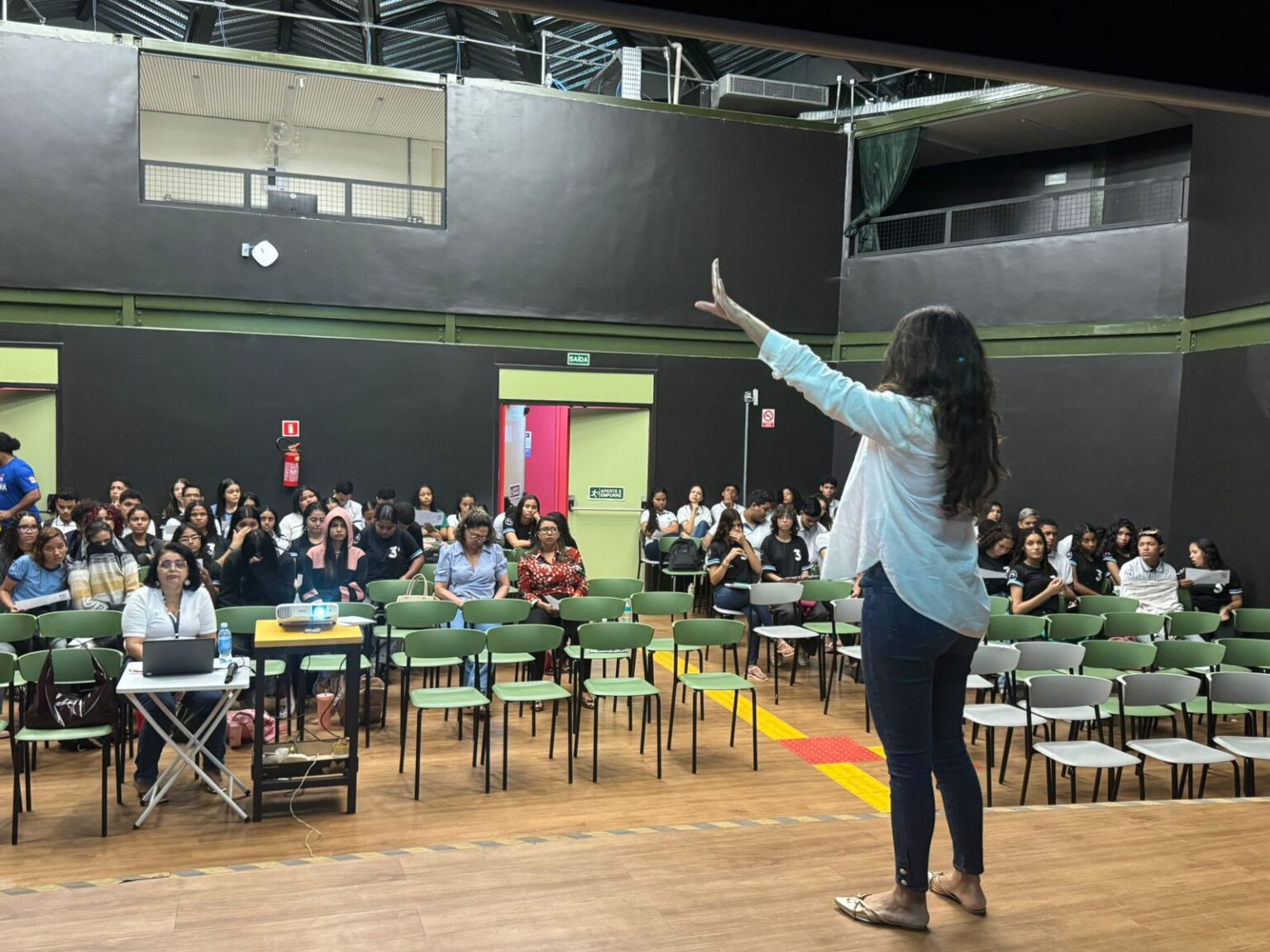 Usina da Paz promove grande aulão de redação do Enem para alunos da Escola Liberdade, em Marabá