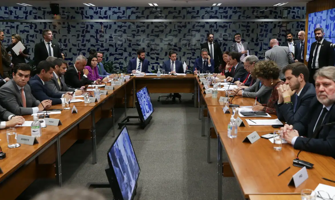 Câmara vota urgência de projeto que tornar crime hediondo adulterar alimentos