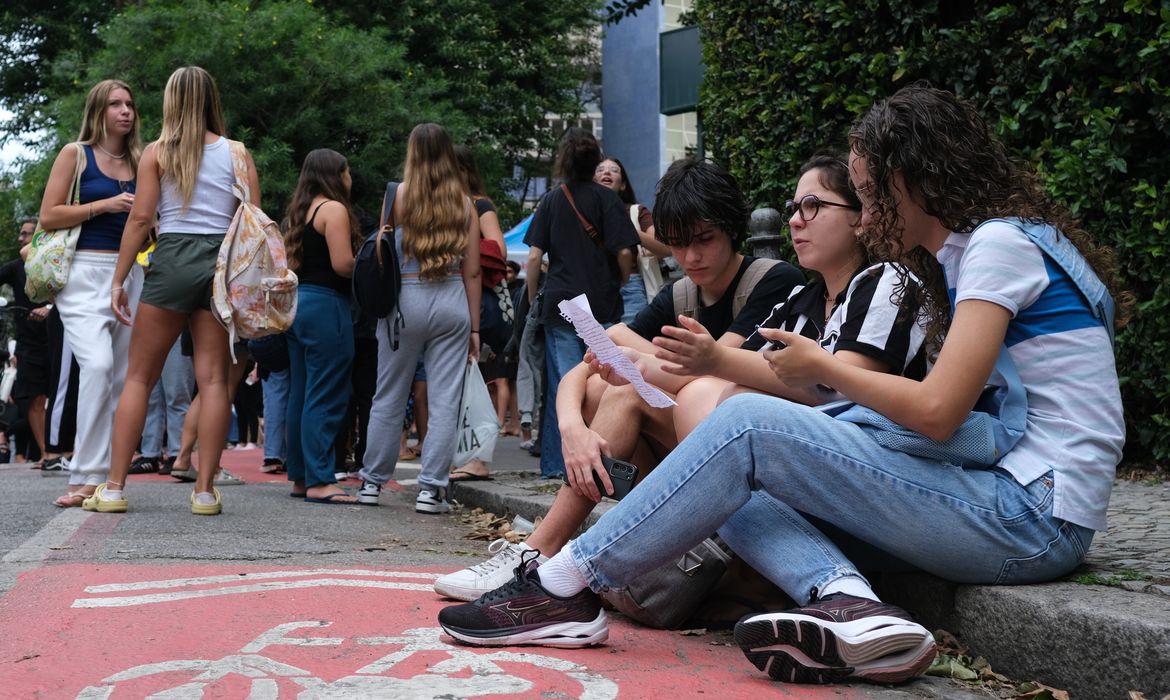 Enem 2025: entenda quem pode solicitar a reaplicação das provas