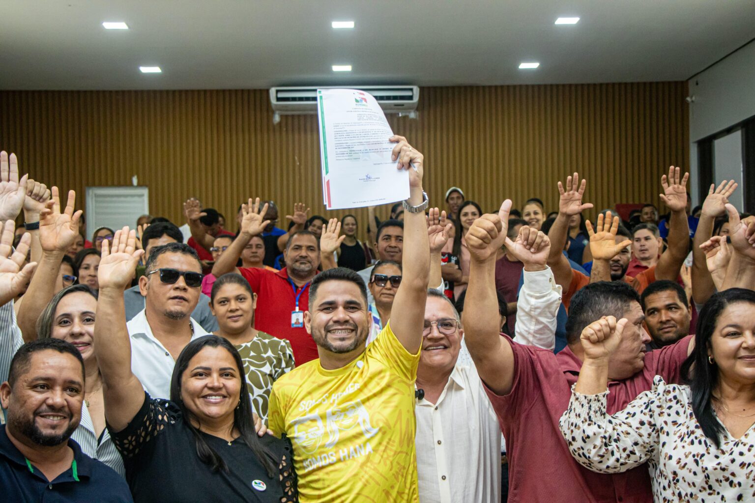 Wagno Godoy sanciona lei que integra servidores de apoio à carreira da educação em Itupiranga