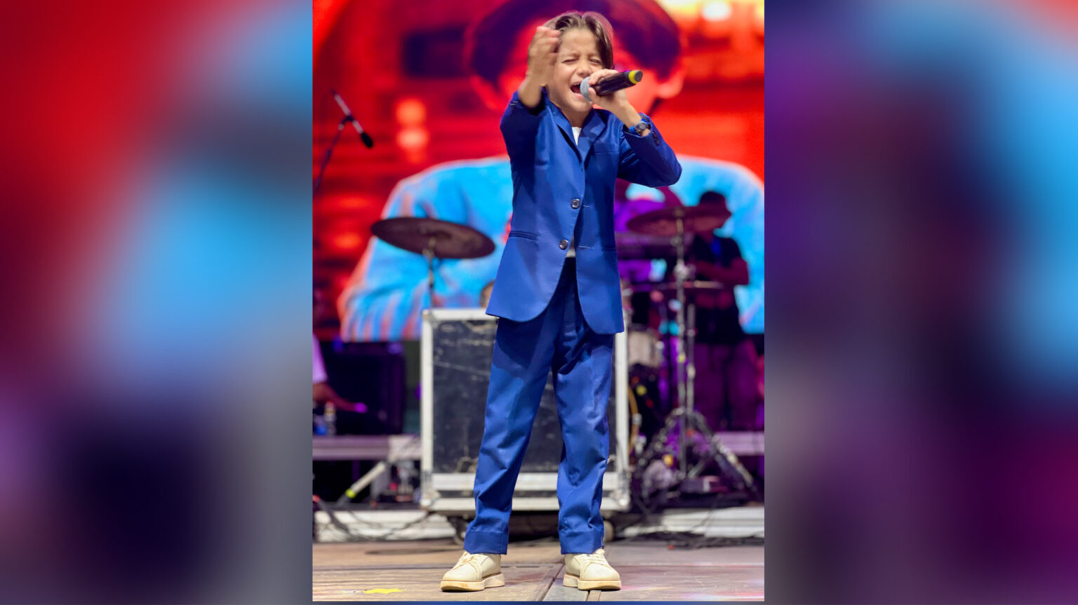 Cantor mirim Asafe Machado emociona público na Marcha para Jesus em Marabá