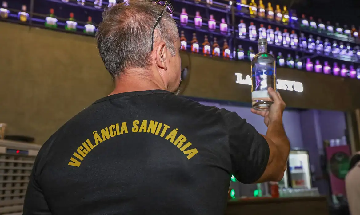 Metanol: nove estados investigam casos de intoxicação