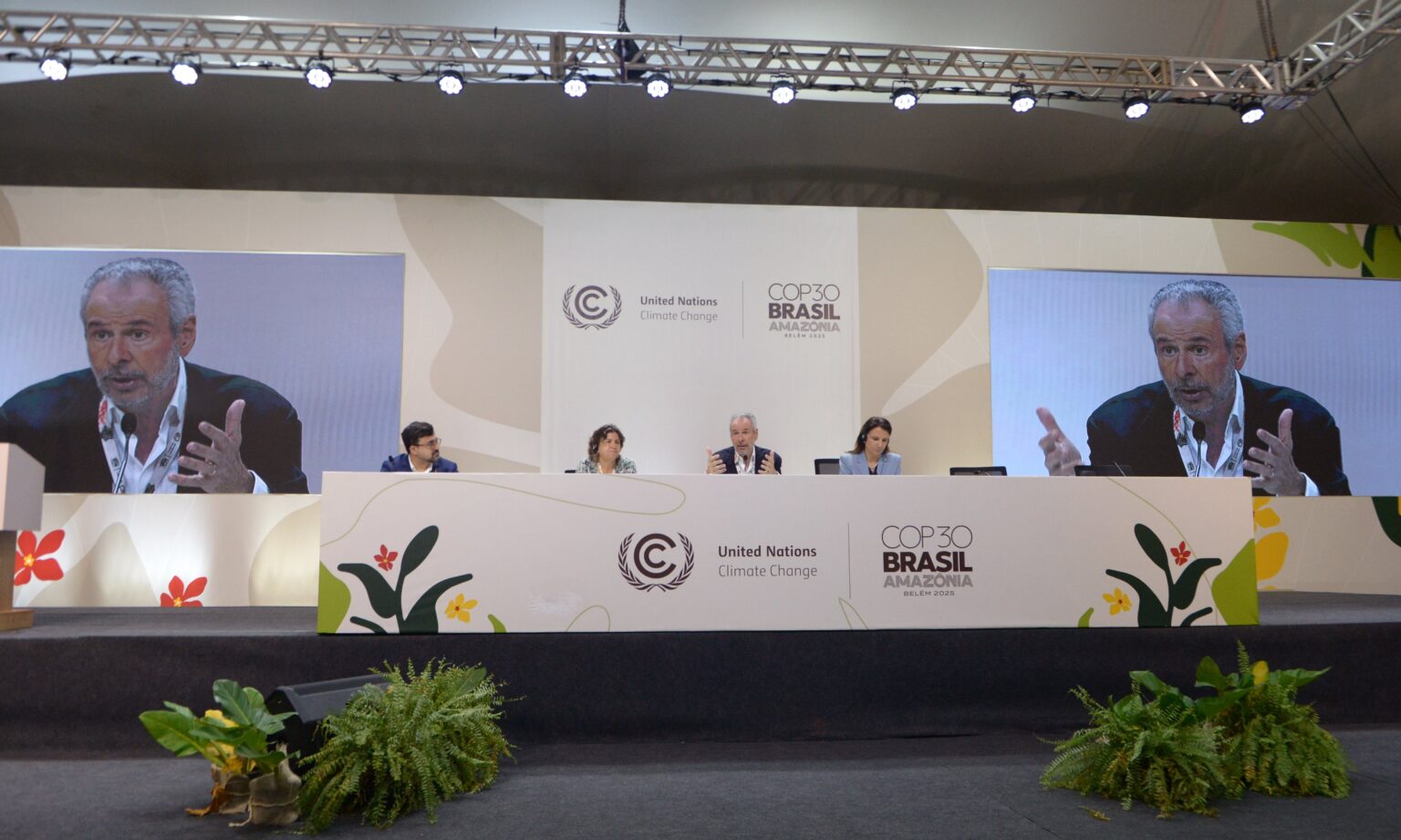 Sem acordo para sede da COP31, Brasil pode manter liderança global do clima até 2027