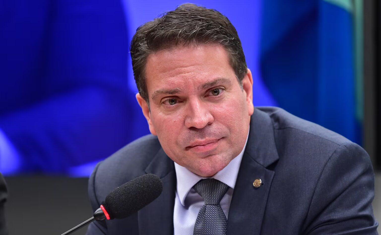 Moraes decreta prisão de Alexandre Ramagem após deputado fugir do país