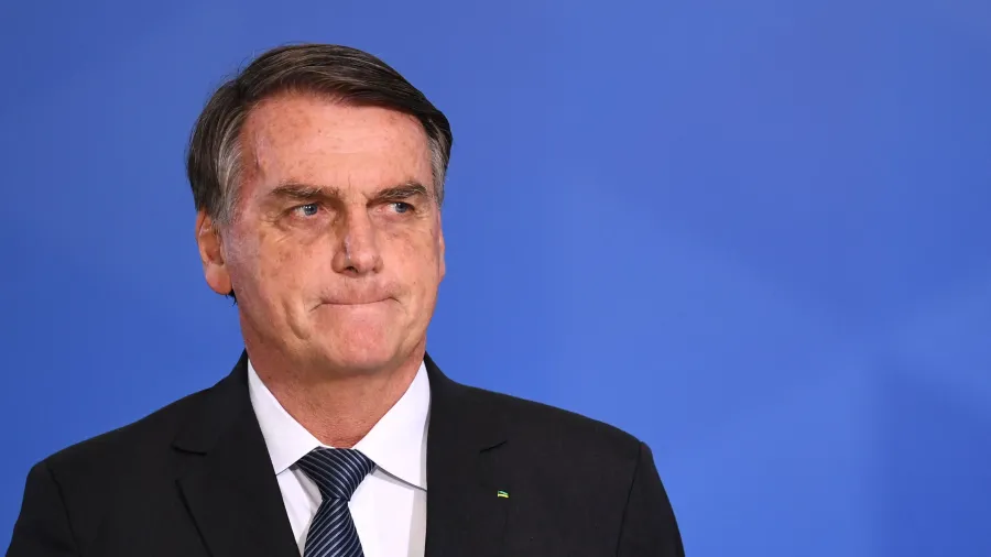 Bolsonaro tentou romper tornozeleira eletrônica, diz Moraes em decisão por prisão