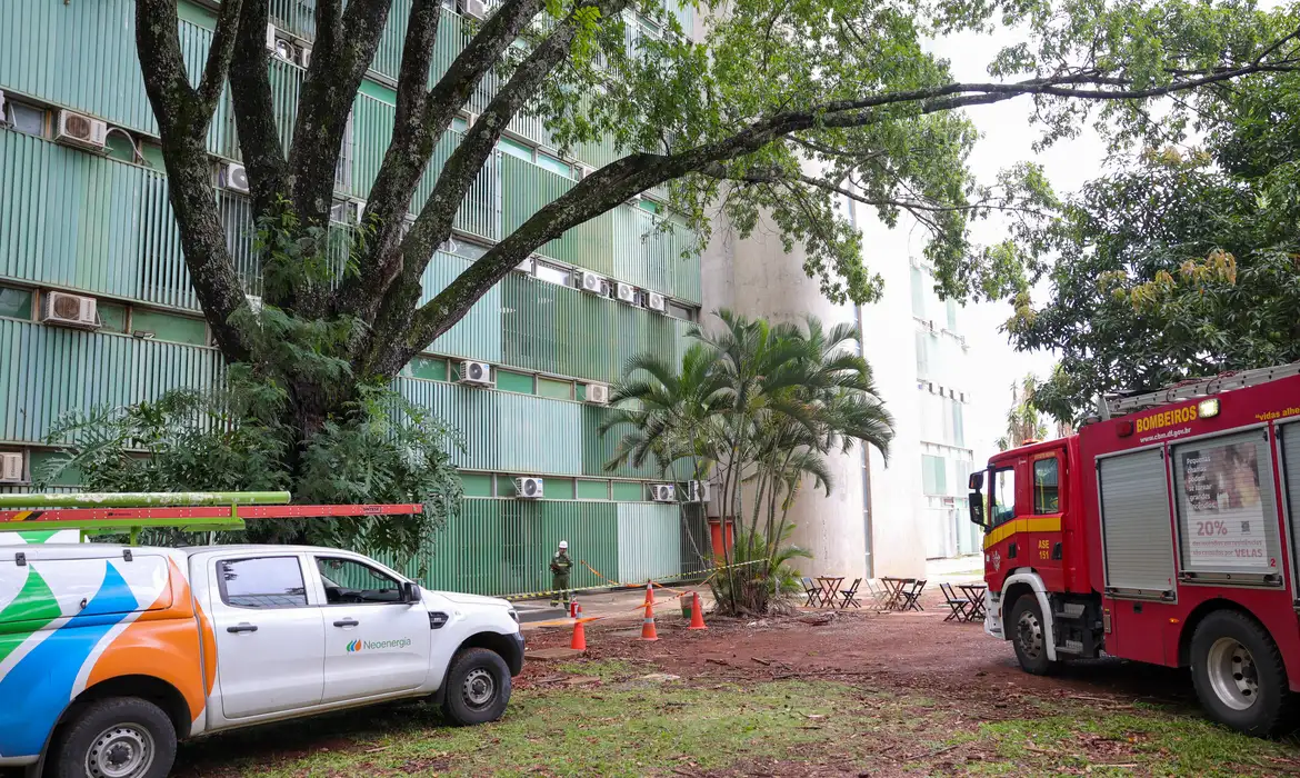 Incêndio no Ministério das Mulheres em Brasília deixa seis feridos