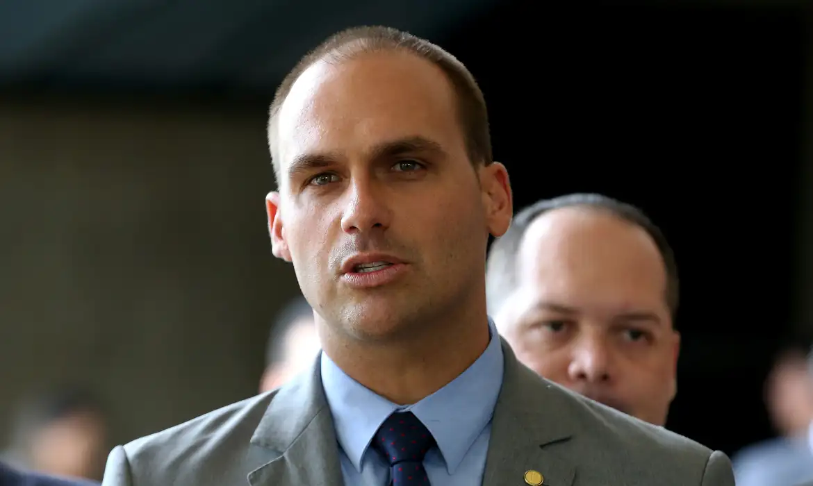 STF marca julgamento de denúncia contra Eduardo Bolsonaro por coação