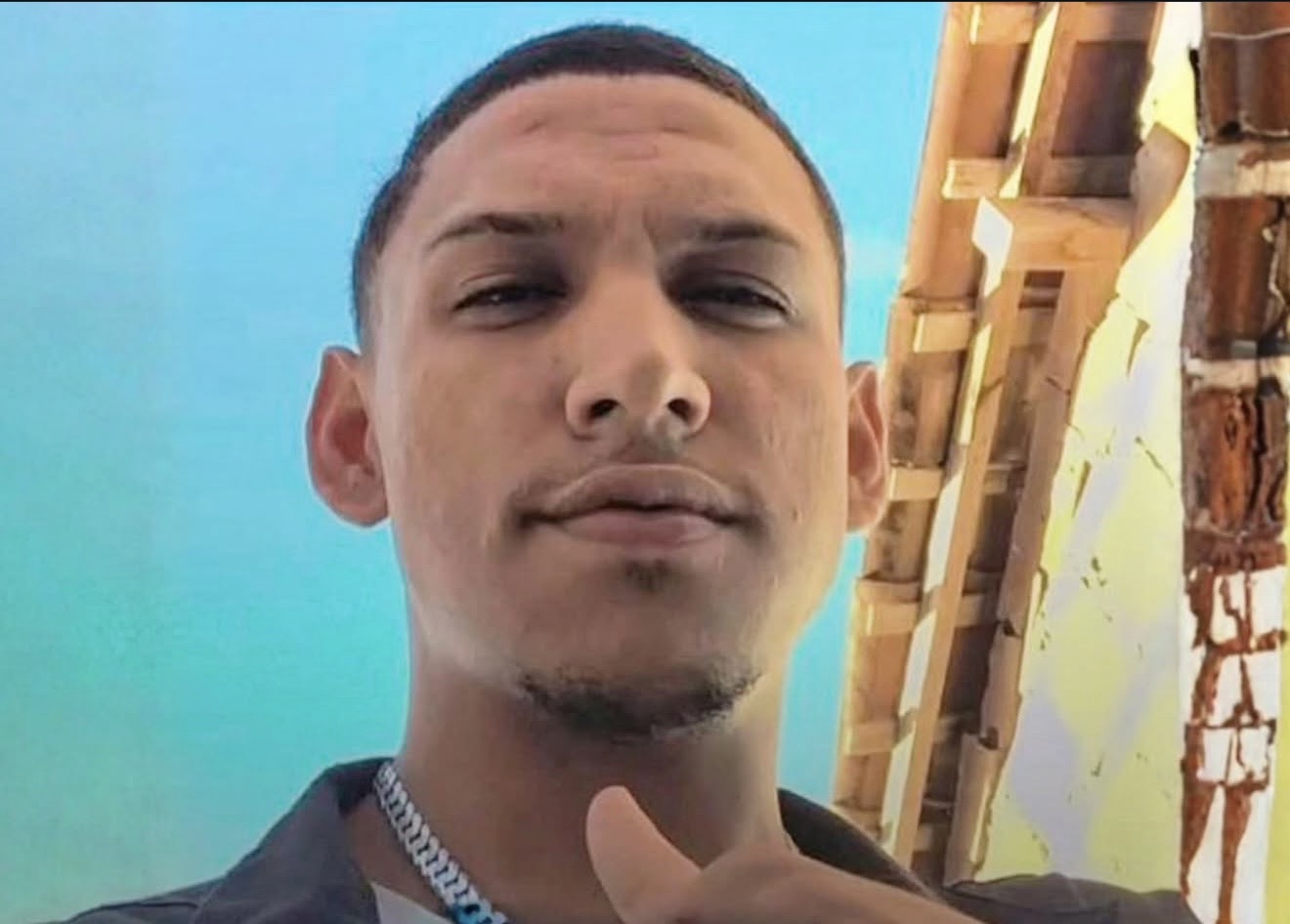 Jovem morre após infarto ao se assustar com chegada da polícia