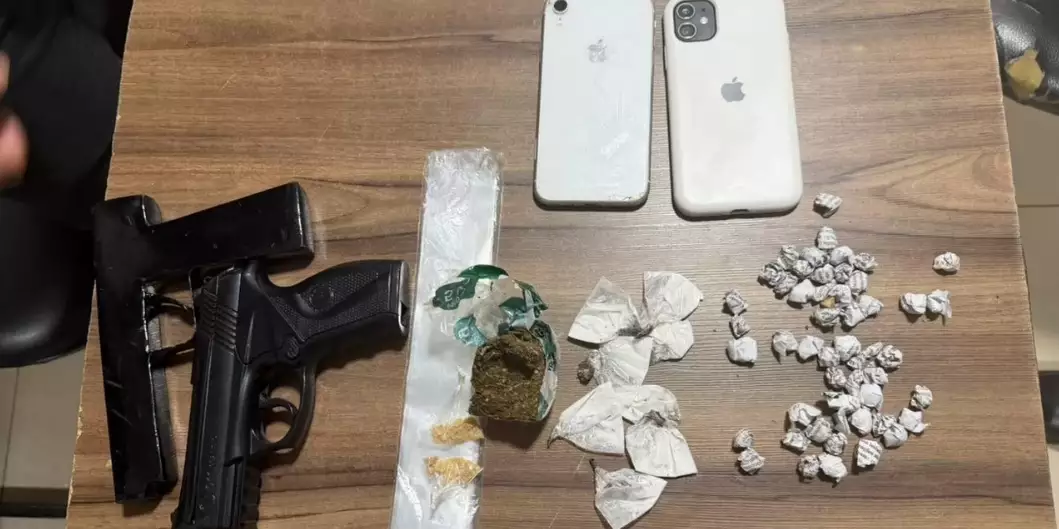 Dupla é presa ao ser flagrada com maconha em Parauabepas