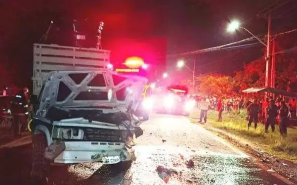 Motorista fica preso entre as ferragens após colisão entre veículos na PA-370