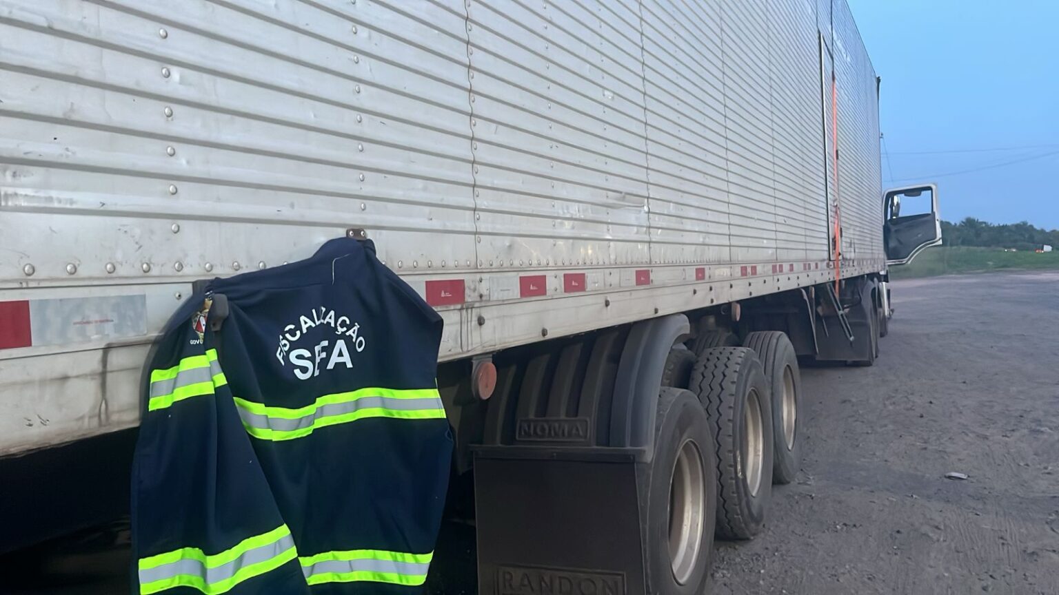 Sefa apreende caminhão com R$ 57 mil em mercadorias em Marabá