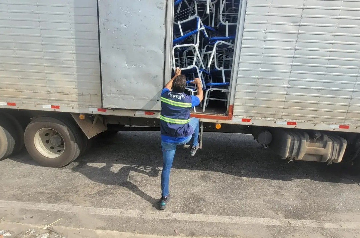 Sefa apreende 320 cadeiras escolares transportadas irregularmente no nordeste do Pará
