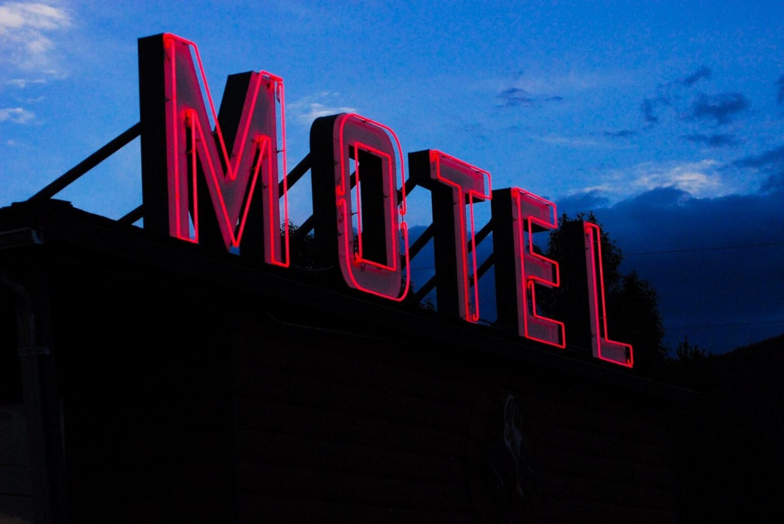 Homem de 47 anos morre durante relação sexual com garota de programa em motel