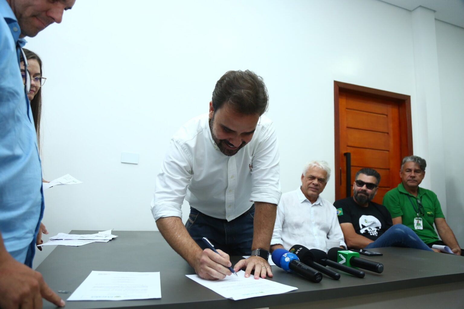 Prefeito assina 14 ordens de serviço para melhorias de infraestrutura em Marabá