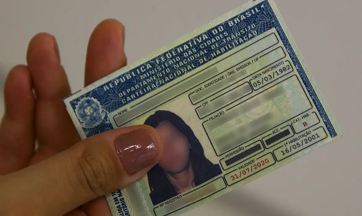 Cresce o uso de documentos falsos no comércio digital no Brasil