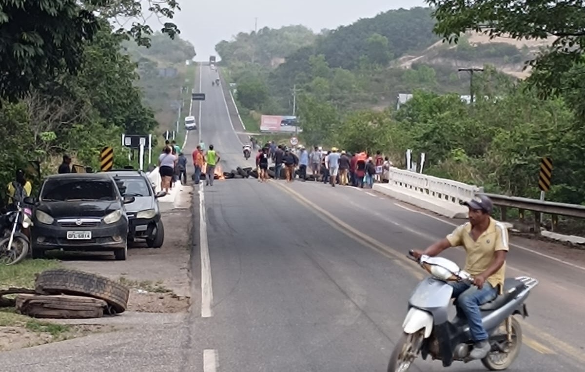 Protesto bloqueia BR-010 em Ipixuna do Pará após morte de liderança comunitária