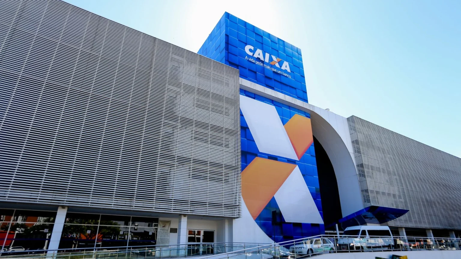 Concurso da Caixa terá salários de até R$ 14,9 mil; veja lista de vagas, cronograma e mais