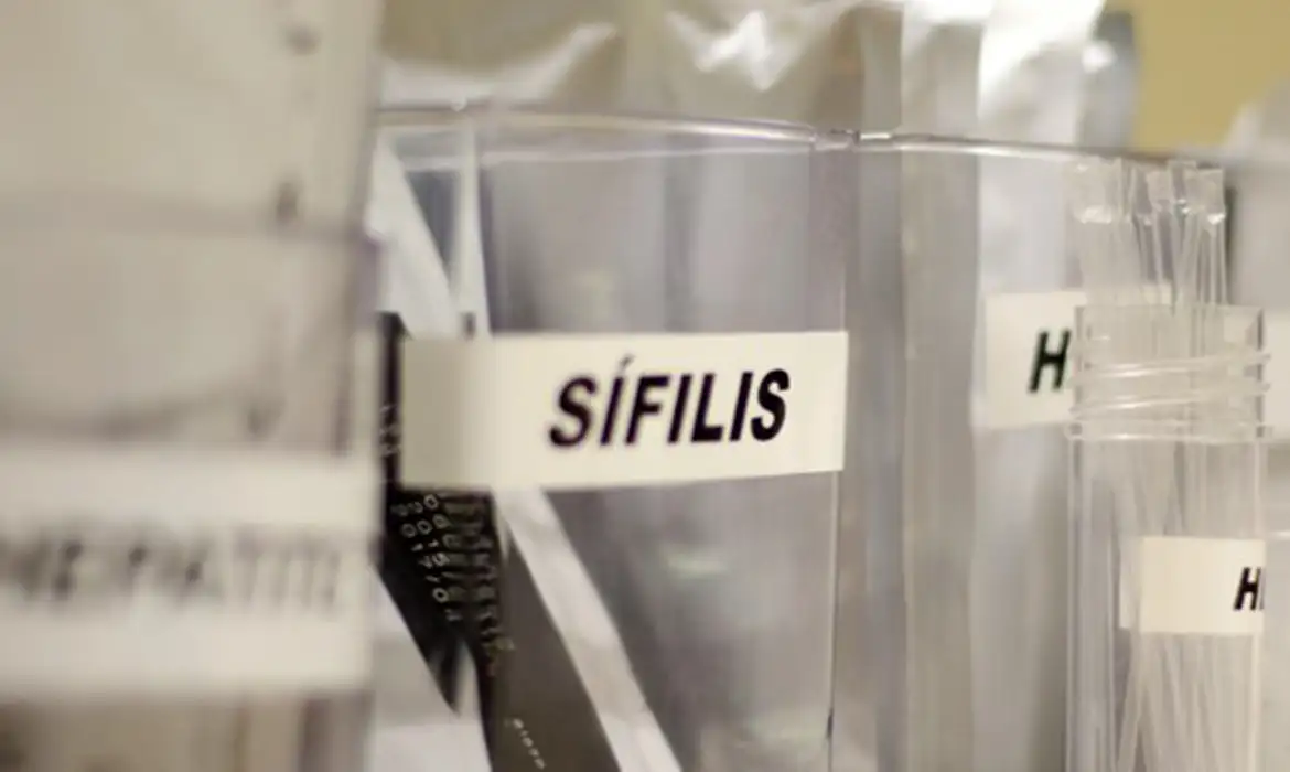 Sífilis continua em ritmo acelerado de crescimento no país