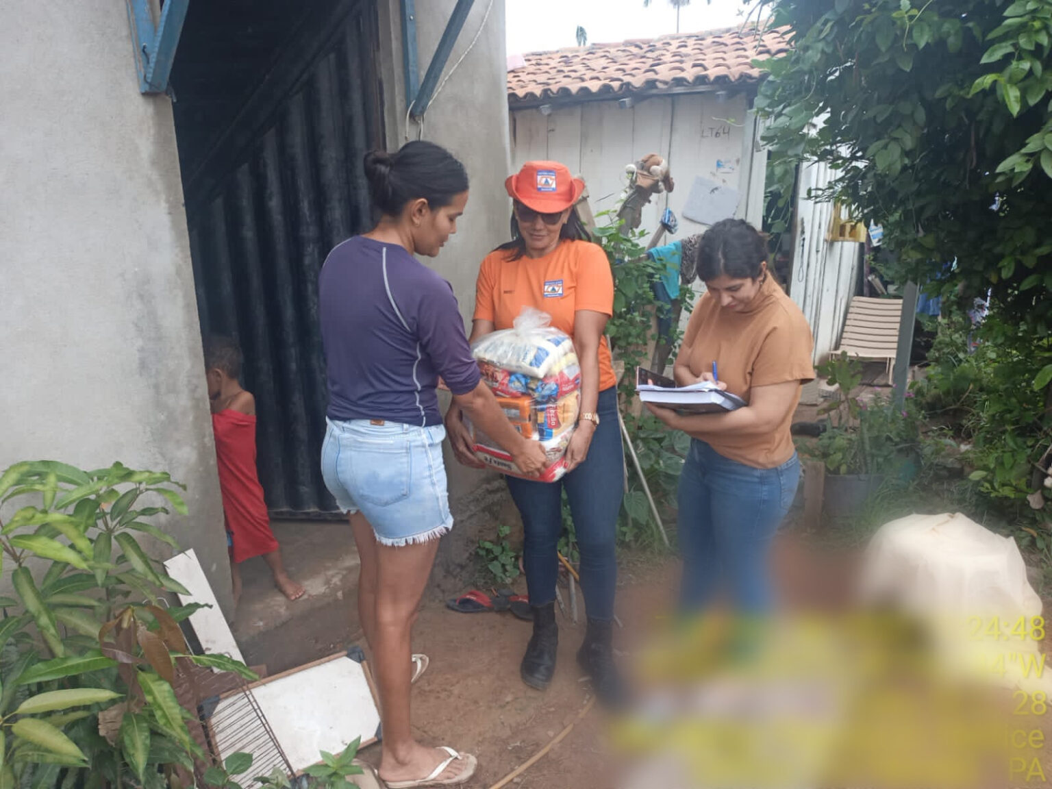 Após fortes chuvas, famílias recebem apoio emergencial da Prefeitura em Marabá